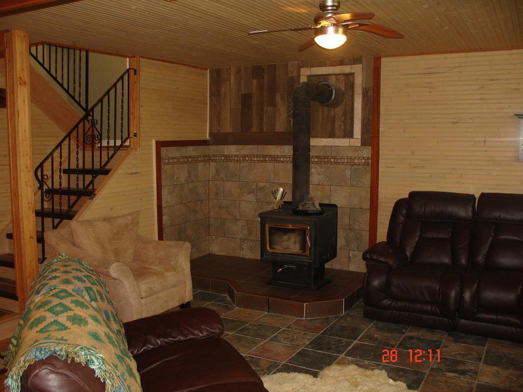 Eileen'S Bed & Breakfast/Guest House Hay River Esterno foto