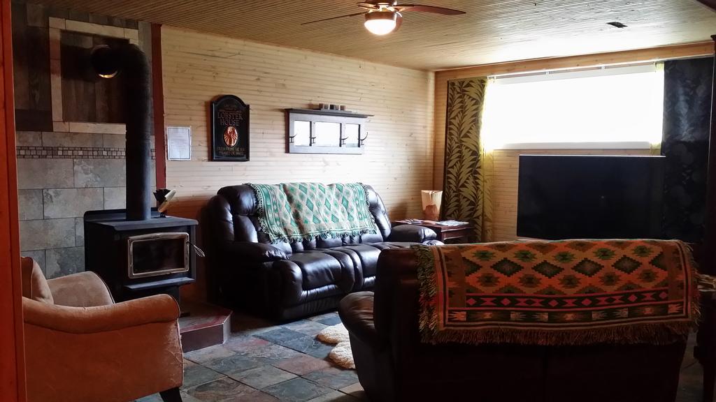 Eileen'S Bed & Breakfast/Guest House Hay River Esterno foto