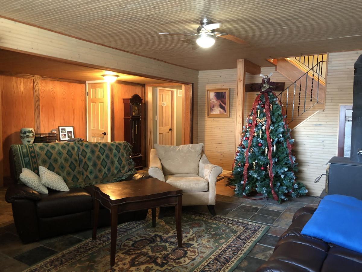 Eileen'S Bed & Breakfast/Guest House Hay River Esterno foto