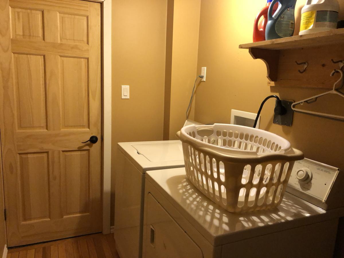 Eileen'S Bed & Breakfast/Guest House Hay River Esterno foto
