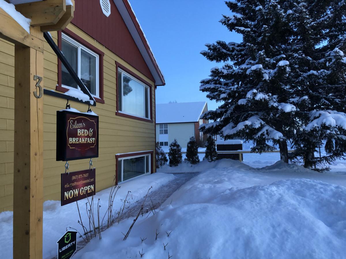 Eileen'S Bed & Breakfast/Guest House Hay River Esterno foto
