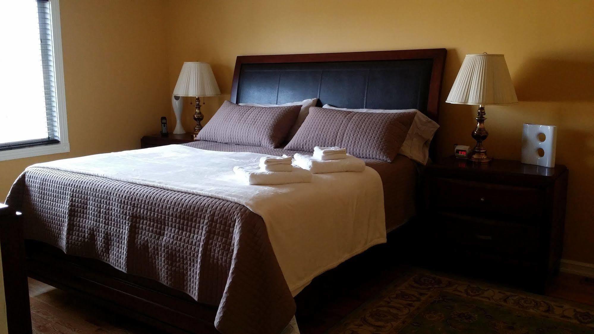 Eileen'S Bed & Breakfast/Guest House Hay River Esterno foto