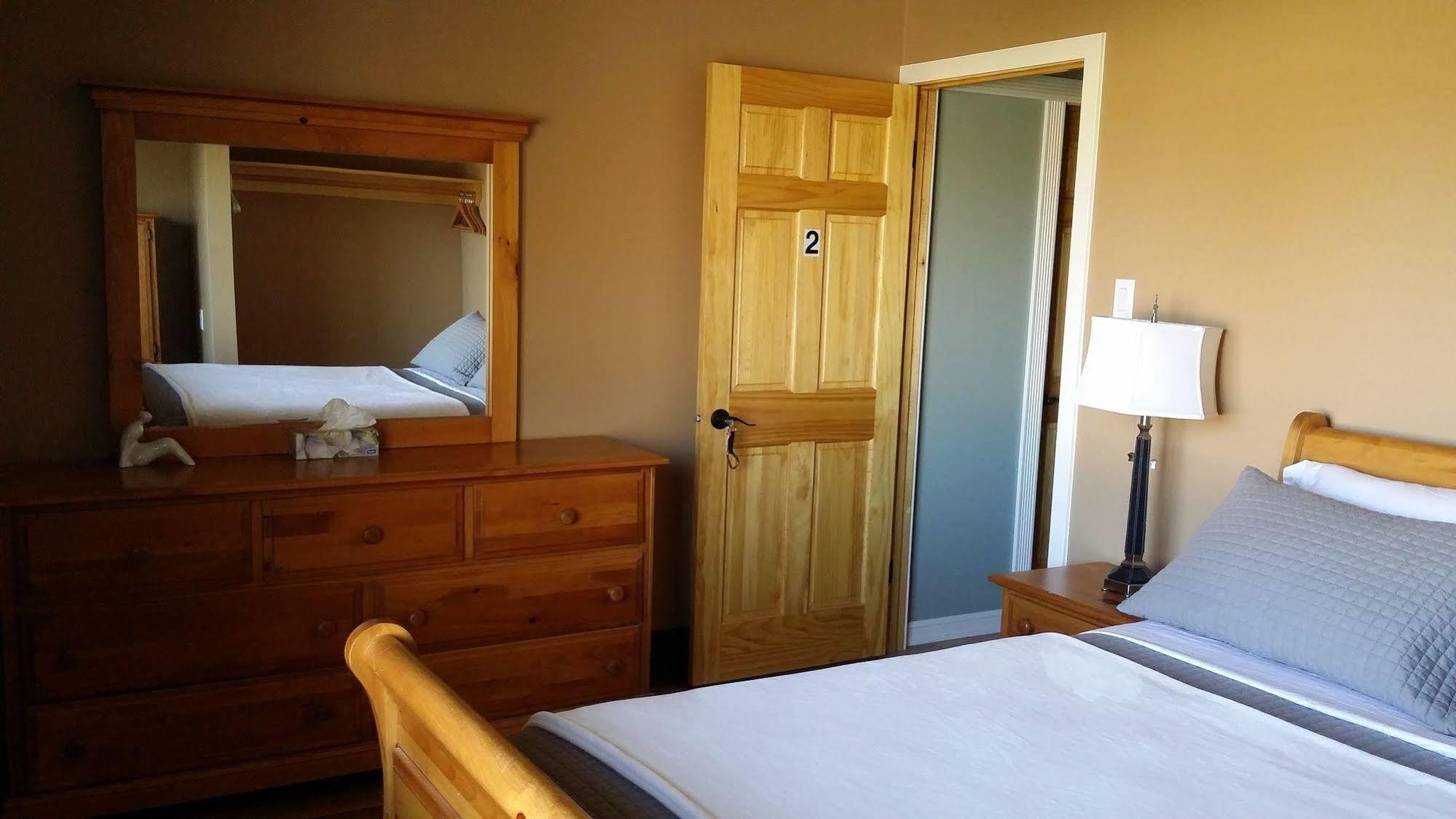 Eileen'S Bed & Breakfast/Guest House Hay River Esterno foto