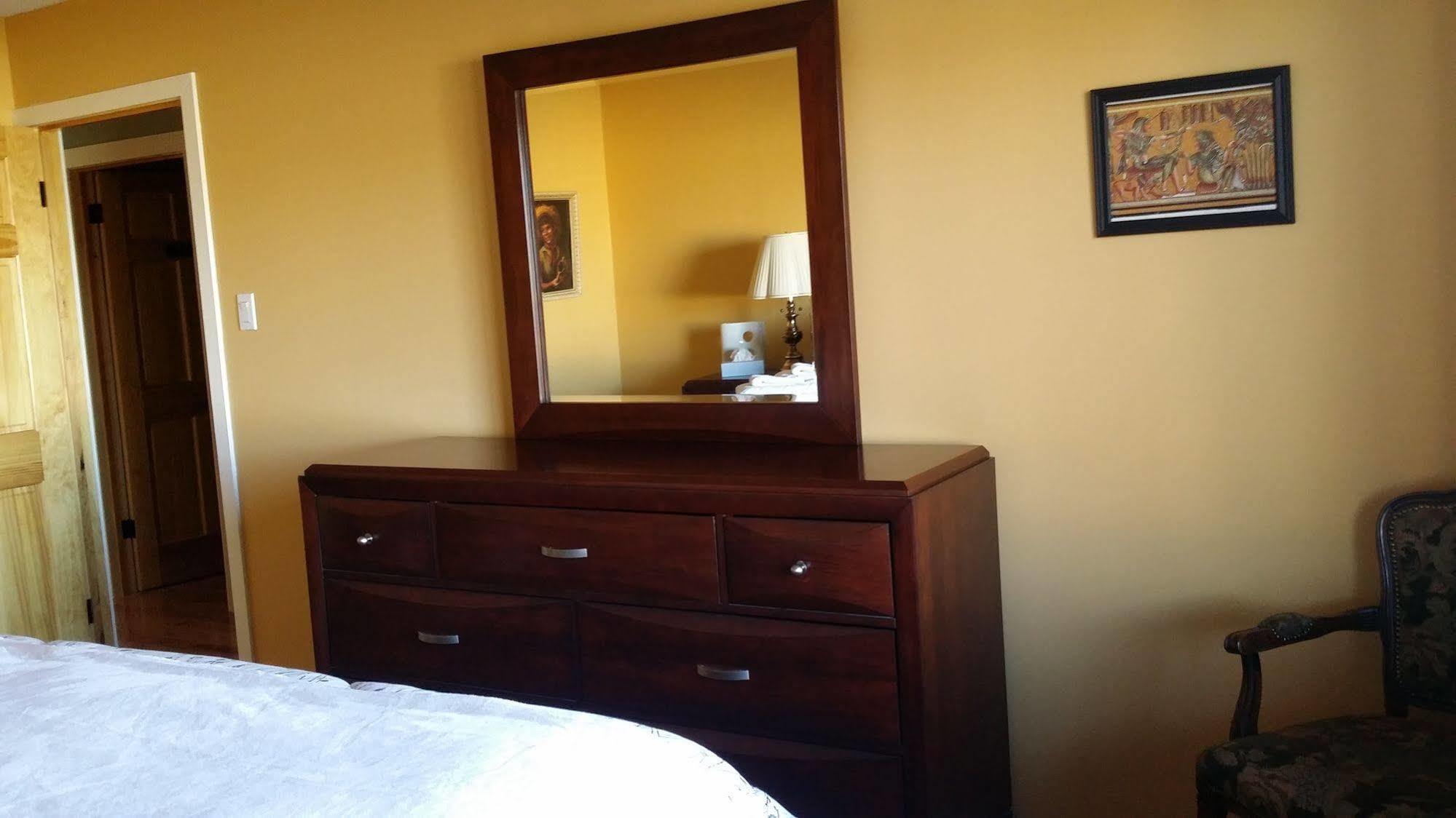 Eileen'S Bed & Breakfast/Guest House Hay River Esterno foto