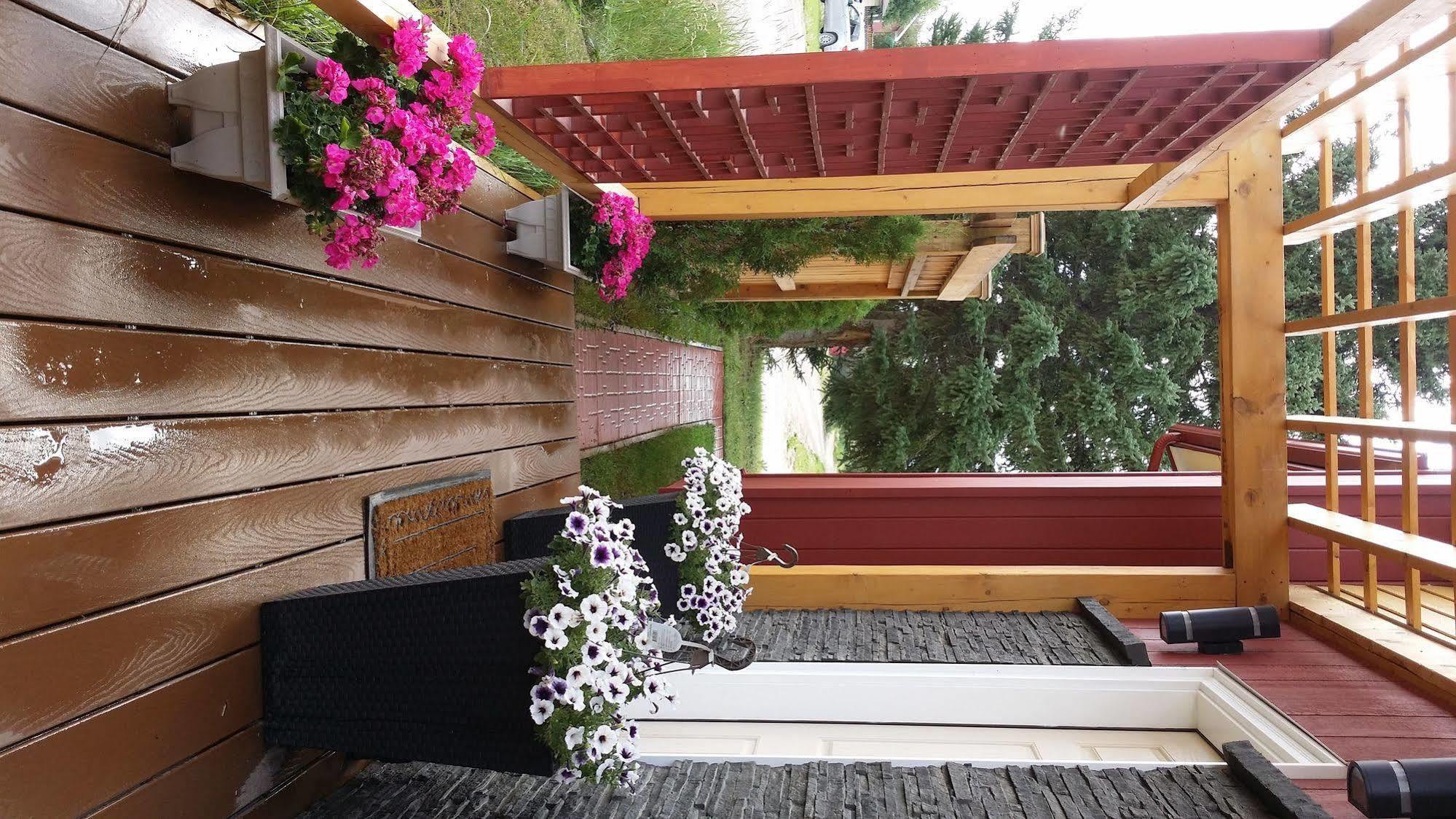 Eileen'S Bed & Breakfast/Guest House Hay River Esterno foto