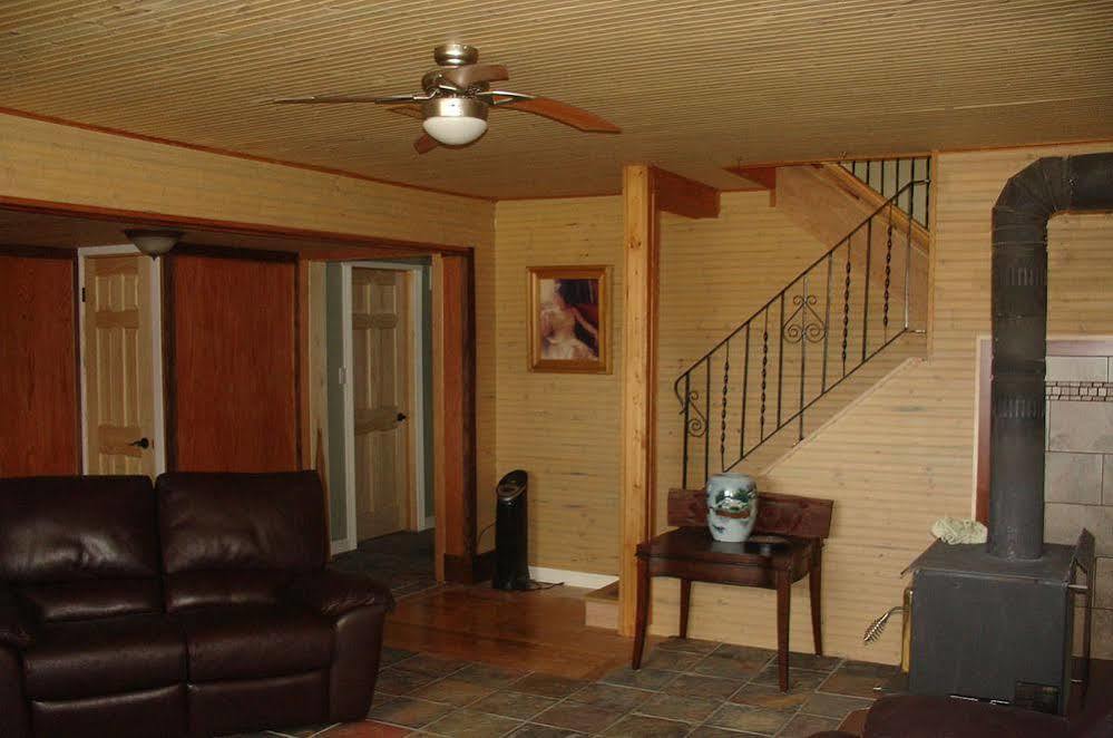 Eileen'S Bed & Breakfast/Guest House Hay River Esterno foto